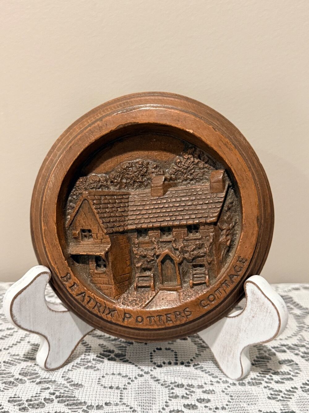 Beatrix Potter's Cottage Round 3D Relief Wall Plaque Vintage Decor 6"